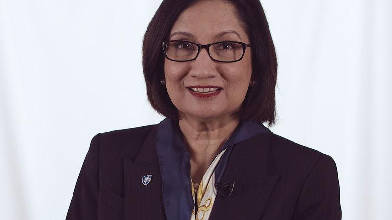 President-elect Neeli Bendapudi greets Penn State community