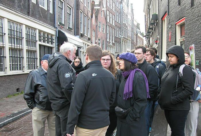 Police tells students the corporation between government and social services.