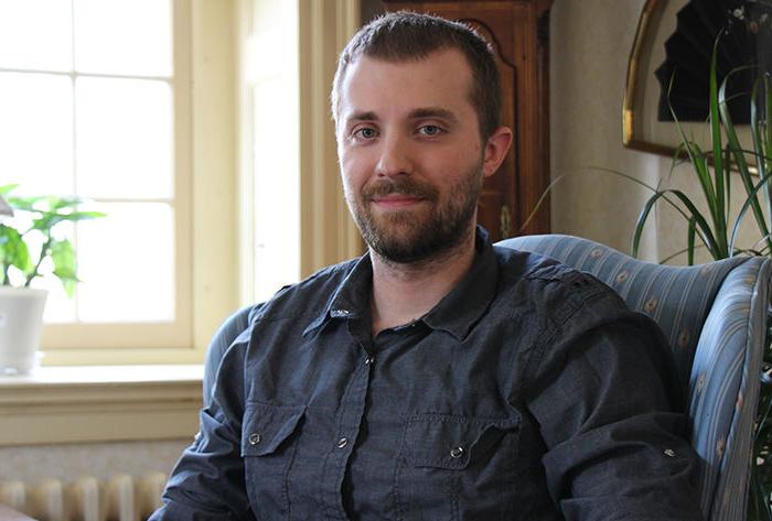 Steven Stamm, a junior Mechanical Engineering major, will conduct research to analyze how to make aircraft more efficient through longitudinal grooves.