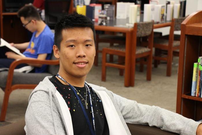 Jheng “Jacky” Yan Lin sitting in Thun library