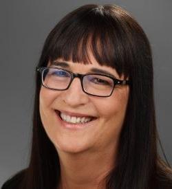 head shot of Lisa