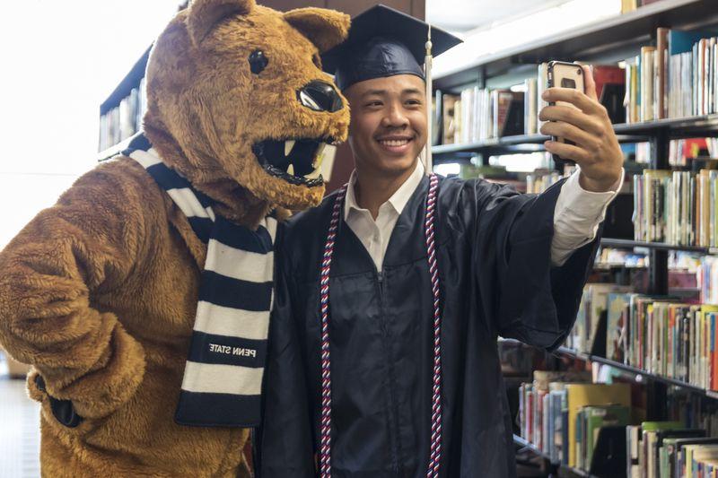 Penn State York Commencement 2019 lion