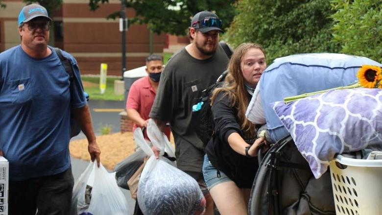 Students moving into the residence halls
