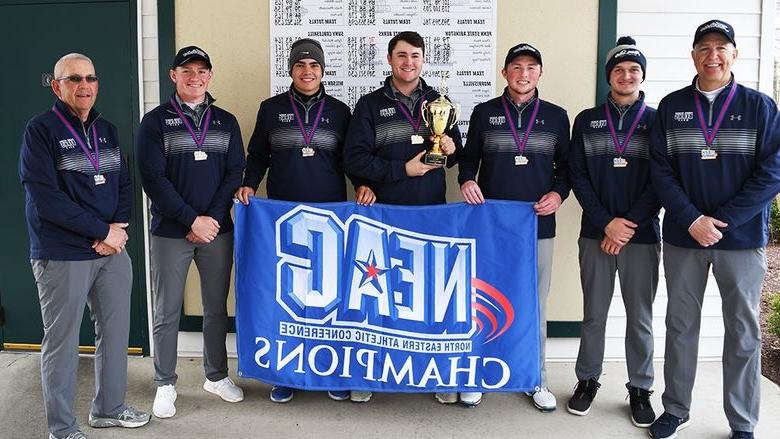 Men's golf team with NEAC Championship banner