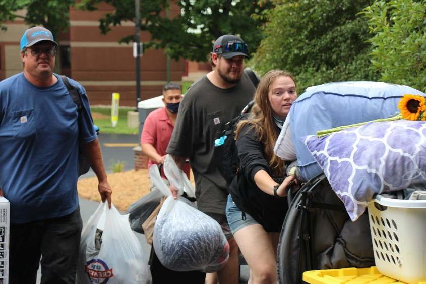 Students moving into the residence halls