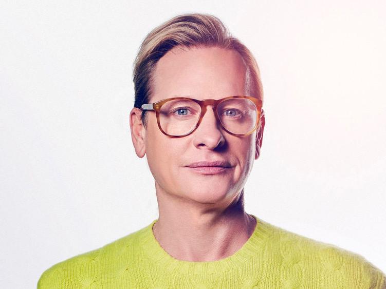 Headshot of Carson Kressley