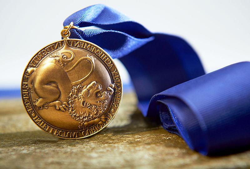 Schreyers Scholars metal